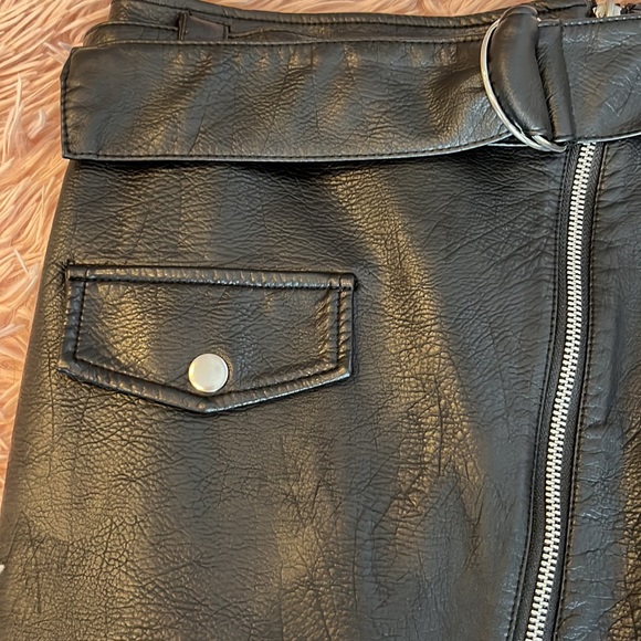 Vegan leather skirt - Picture 2 of 4
